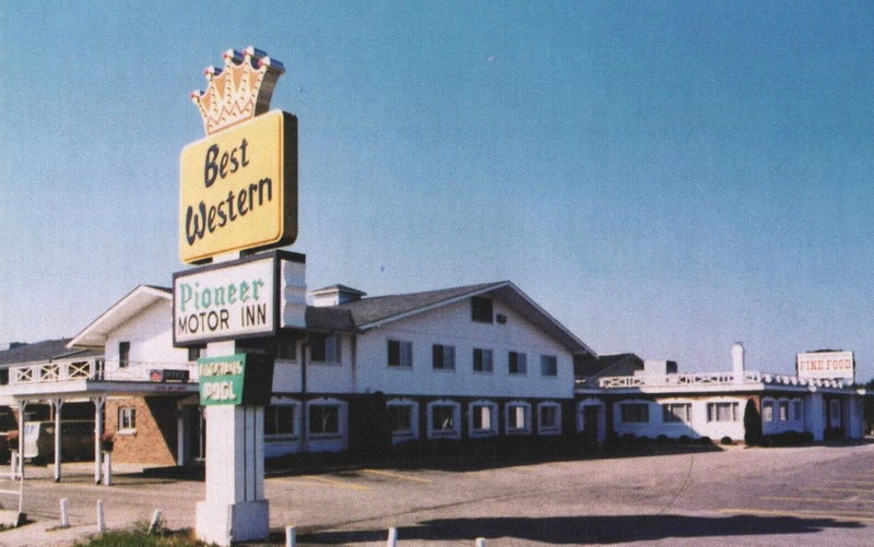 Pioneer Motor Inn (Best Western) - Vintage Postcard (newer photo)